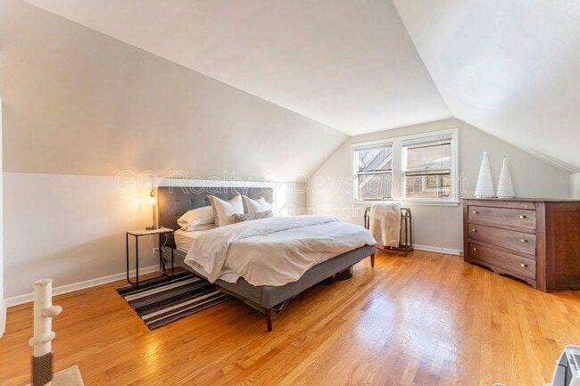 Building Photo - 3309 N Leavitt St