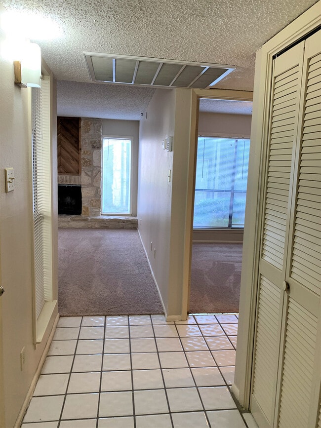 Building Photo - FIRST-FLOOR 2-BEDROOM AT WOODMONT TOWNHOMES