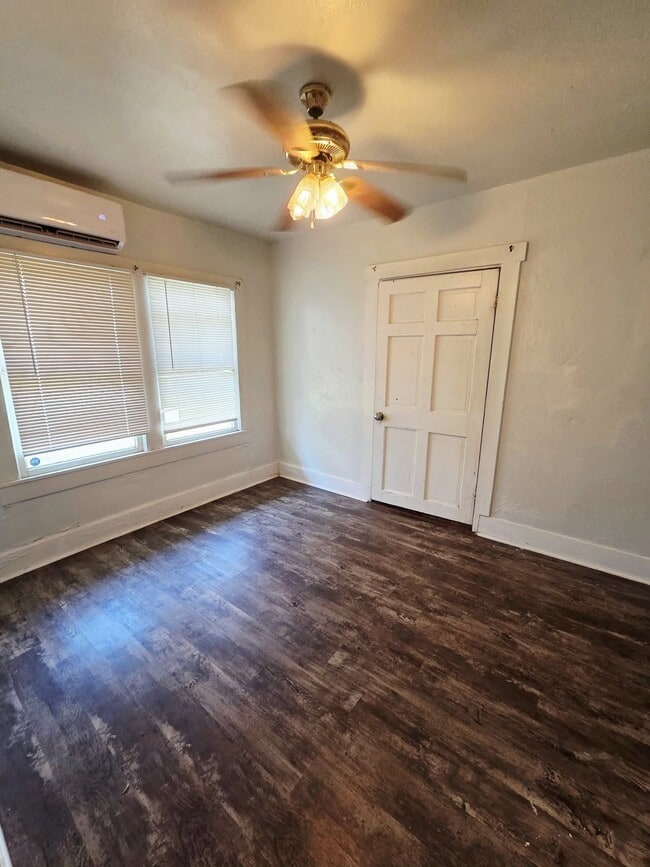 Building Photo - 1001 S Main St