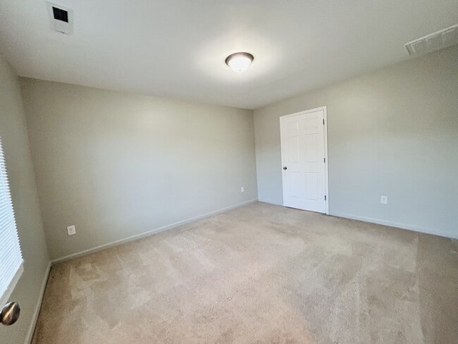 Building Photo - 19 Paige Dr