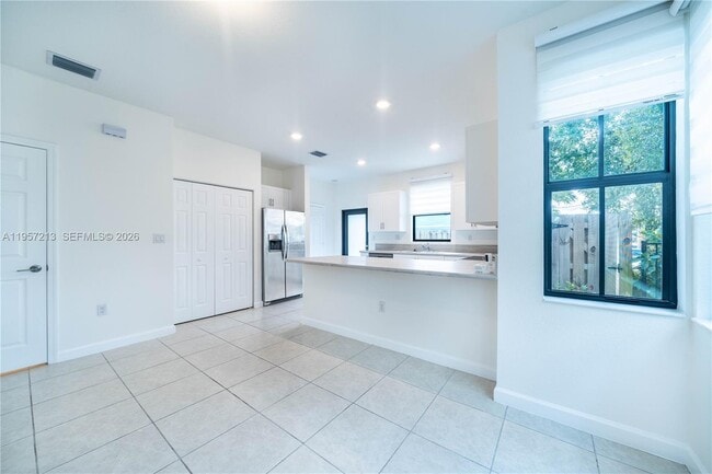 Building Photo - 1928 SW 5th Blvd