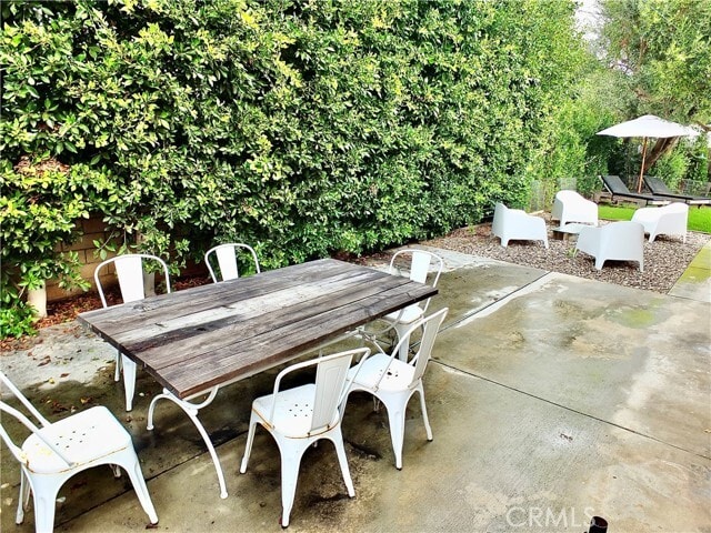 Building Photo - 220 Loyola Rd