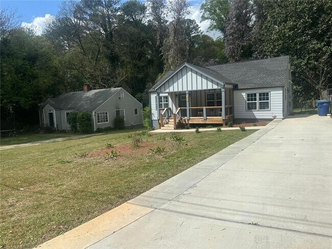 Building Photo - 1841 Bayberry Dr SW