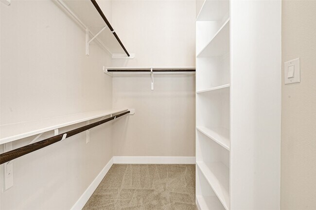 Building Photo - 72 N Hutcheson St