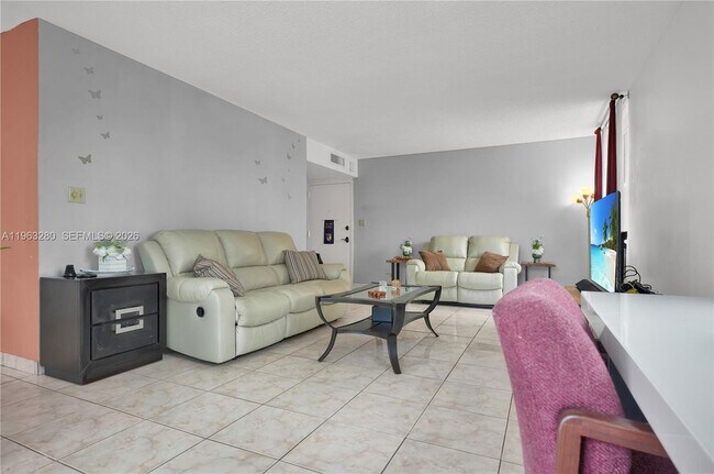 Building Photo - 16558 NE 26th Ave