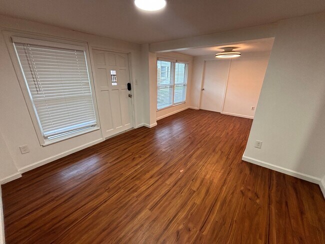 Building Photo - Move-In Ready! Walk to Flagler College & Historic Downtown | 1BR Available Now