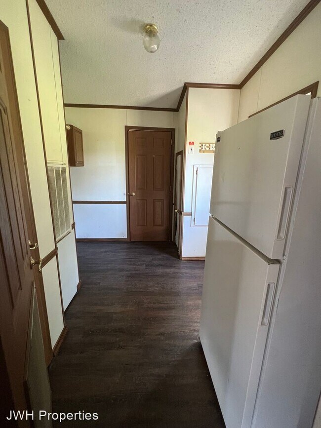 Building Photo - 3 br, 2.5 bath House - 681 Red Chute Lane