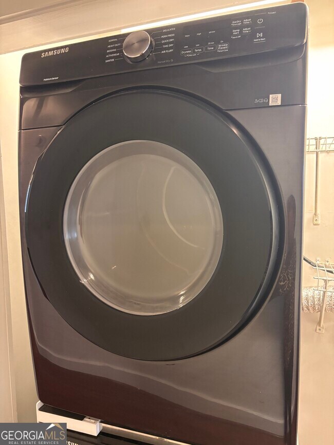 Building Photo - 204 Walker St SW