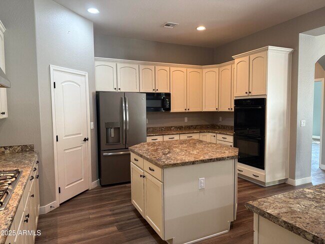 Building Photo - 3123 W Melody Dr
