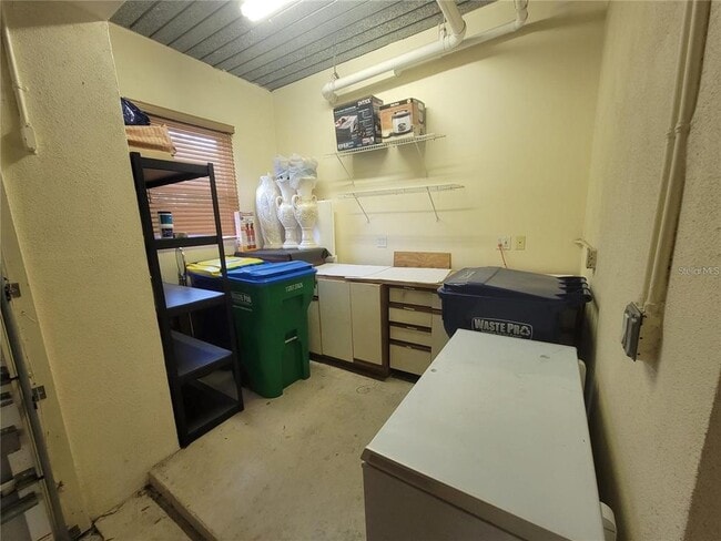 Building Photo - 10209 Thurston Groves Blvd