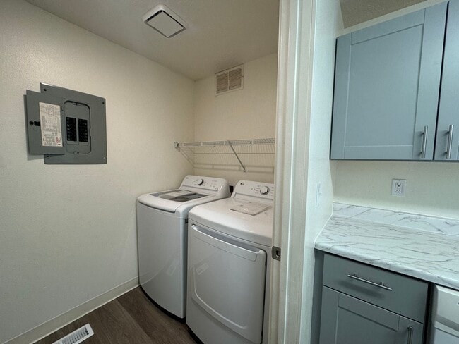 Building Photo - 3137 S Apple St