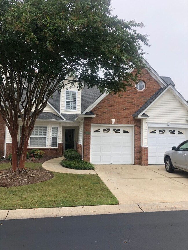 Building Photo - Greenville, 3BD/2.5 plus bonus, 1839SF