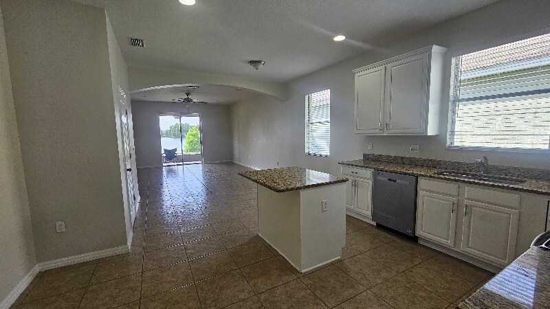 Building Photo - 2528 Ladoga Dr
