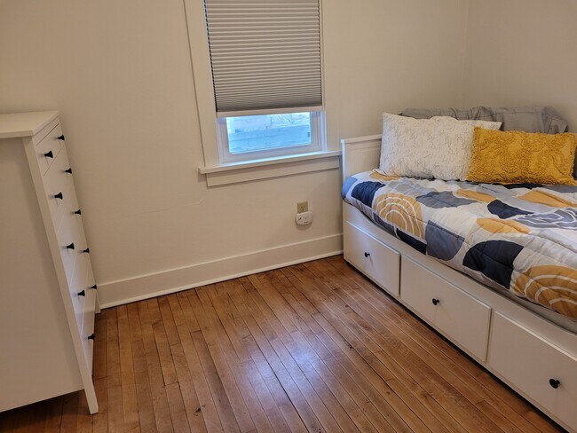 Building Photo - 517 E Johnson St