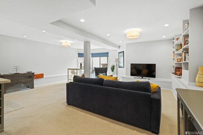 Building Photo - 3242 Washington St