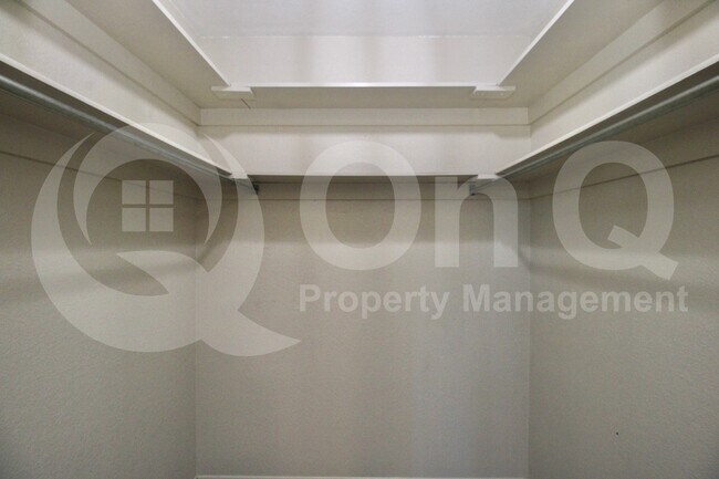 Building Photo - 967 W La Jolla Dr