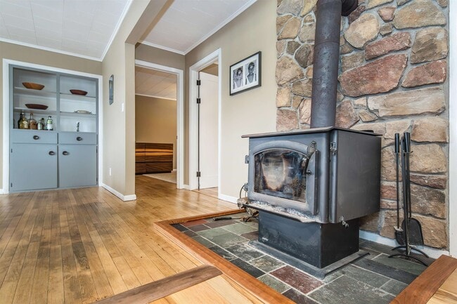 Building Photo - 290 Killington Ave