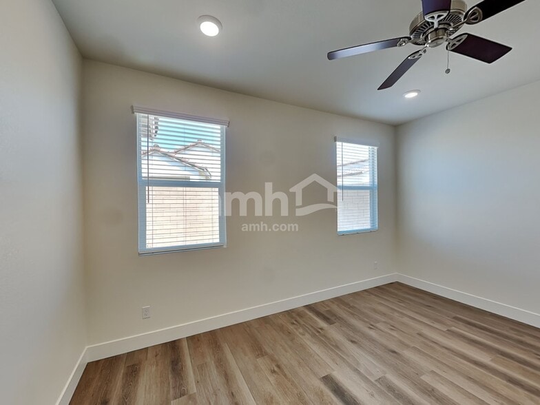 Building Photo - 494 Silverbell Fls Pl