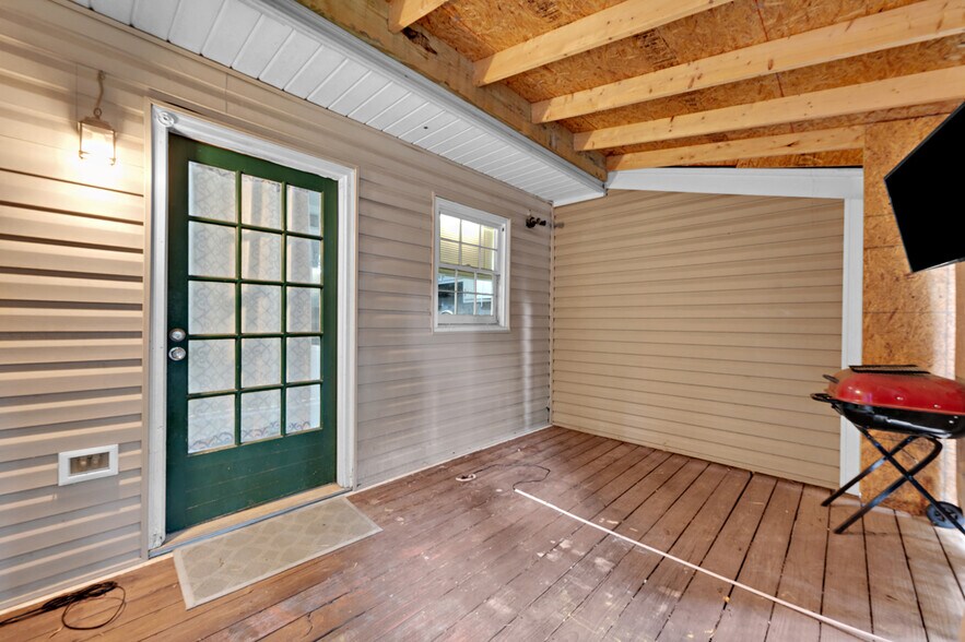 Building Photo - 2933 Riverwood Ter
