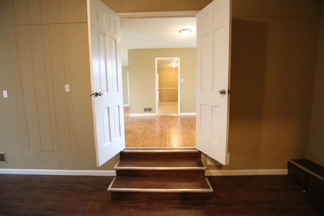 Building Photo - 2816 8th St NE