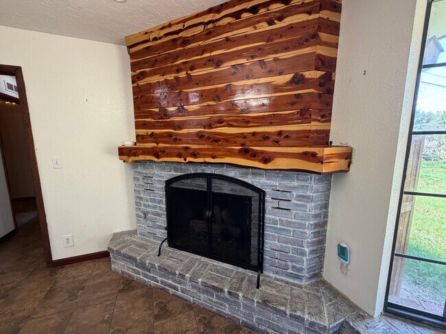 Building Photo - 2517 Chateau Dr