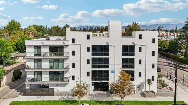 Building Photo - 12905 Landale Street