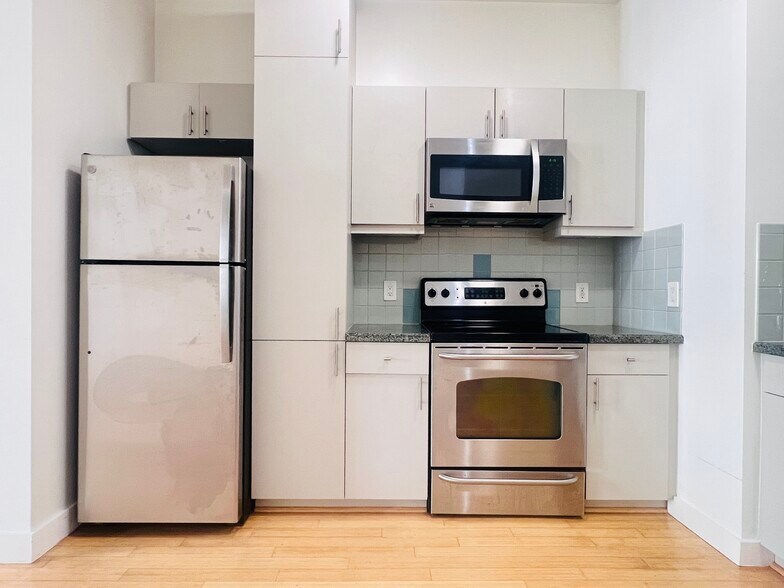 Building Photo - 3810 Wilshire Blvd