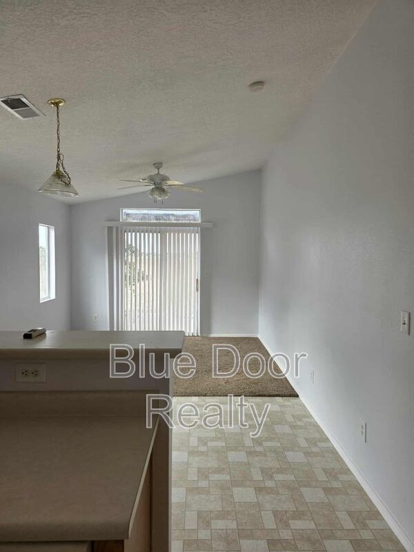 Building Photo - 6244 Vaughn Dr NE