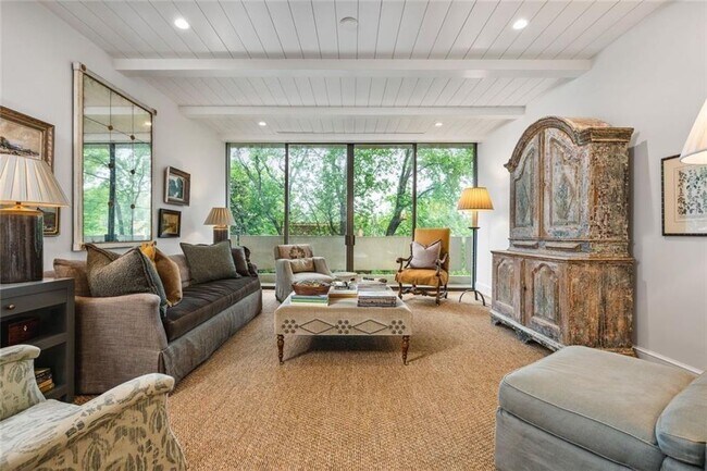 Primary Photo - 2575 Peachtree Rd