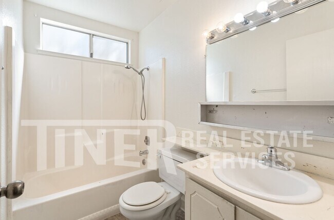 Building Photo - 10237 Country Way