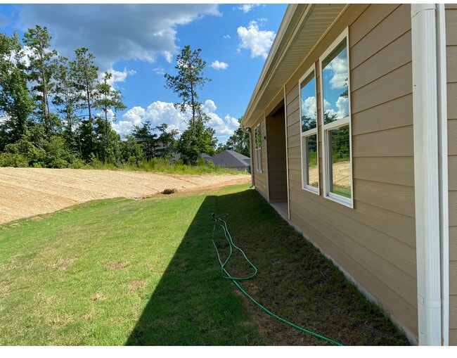 Building Photo - 300 Laurel Springs Dr