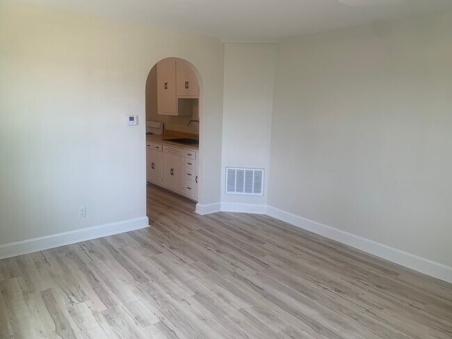 Building Photo - 432 E 20th St