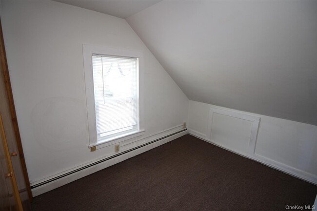 Building Photo - 4 School House Ln