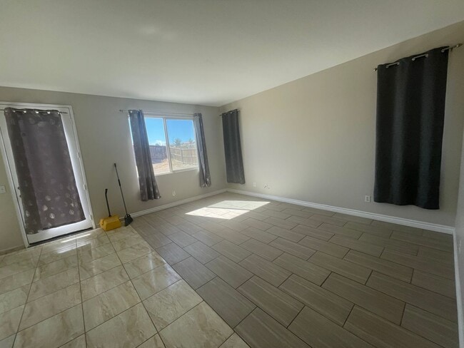 Building Photo - Adelanto- Beautiful 4 Bedrooms, 2.5 Bathro...