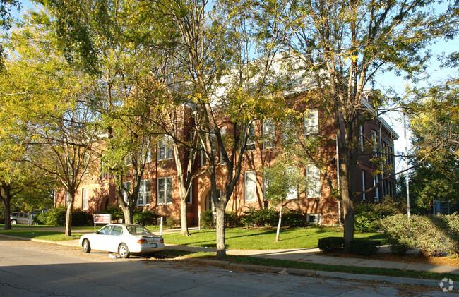 Building Photo - Lincoln School Apartments