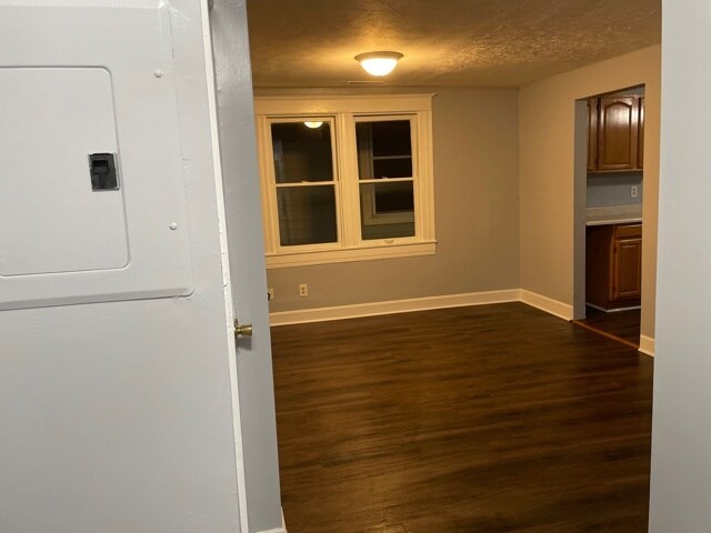 Building Photo - 1462 S Brook St