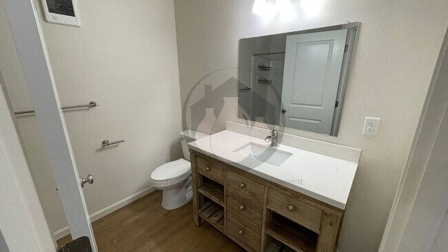 Building Photo - Willamina Duplex