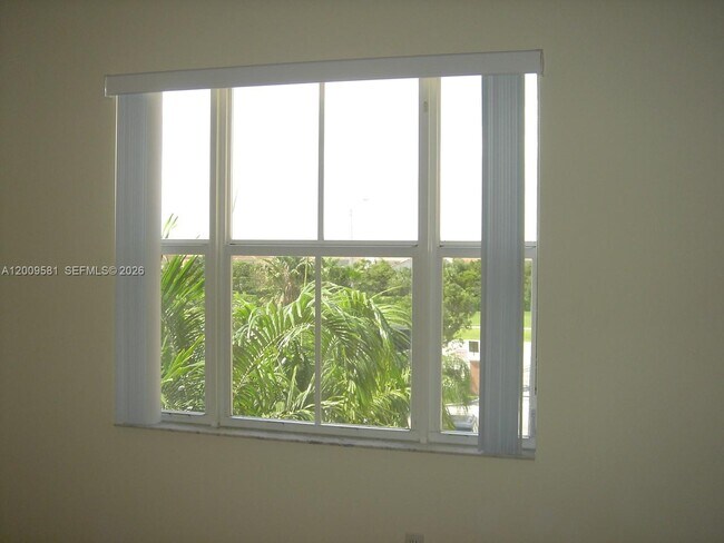 Building Photo - 4404 SW 160th Ave