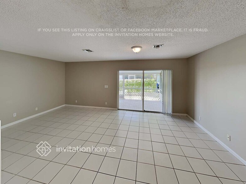 Building Photo - 4728 SW 13th Pl