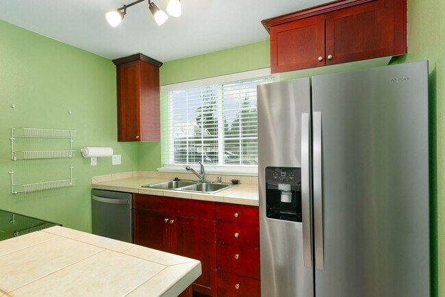 Building Photo - Cozy 2 bedroom, 2 bathroom condo- Federal Way Area