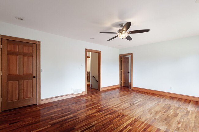 Building Photo - Spacious 6bd/3ba in Grant Park w/ Large Fenced in Backyard & Steps From the Park!