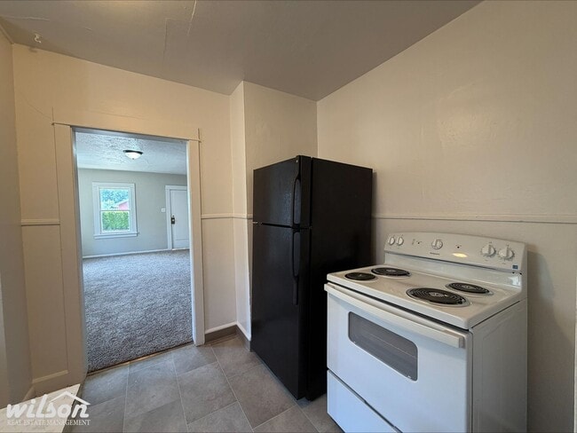 Building Photo - 1403 W Lincoln Ave