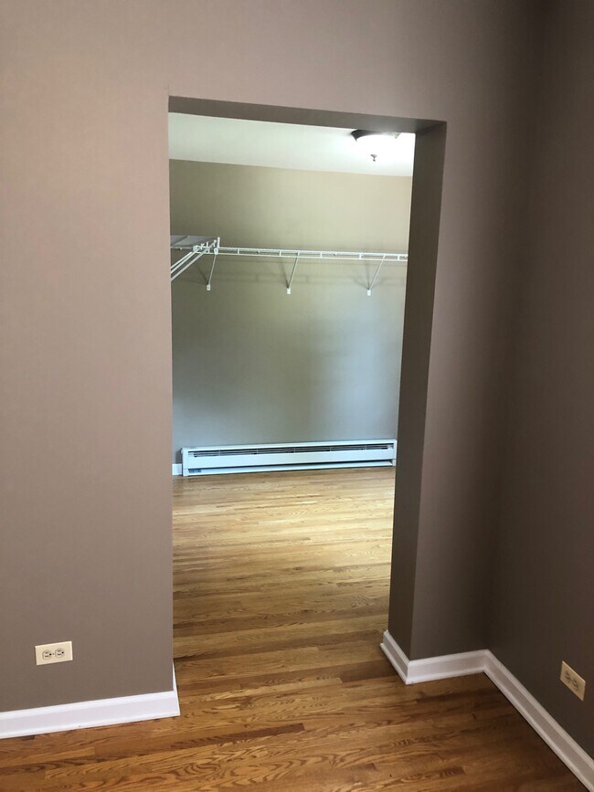 Access to walk-in from bedroom - 315 Prairie St