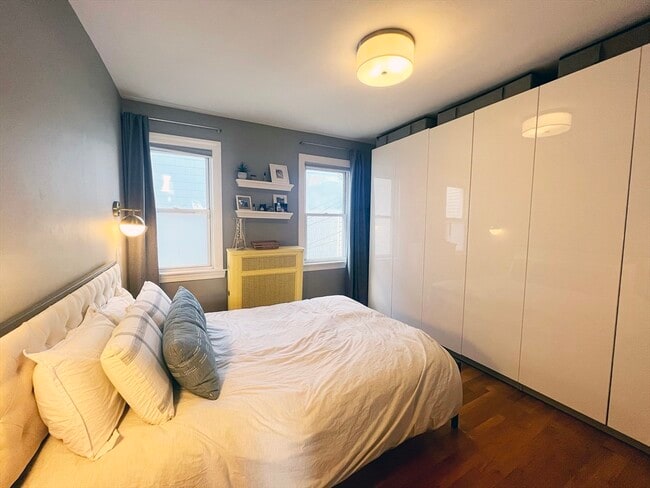 Building Photo - 118 Brooks St