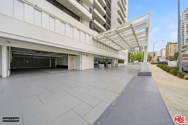 Building Photo - 10660 Wilshire Blvd