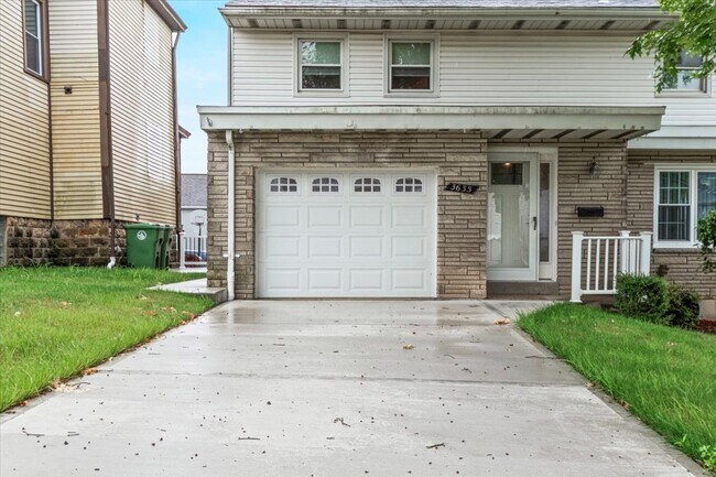 Building Photo - 3635 Poplar Ave