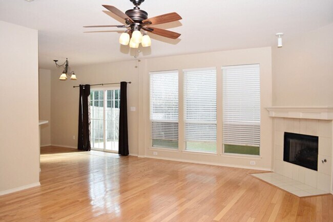 Building Photo - 6866 Amberdale Dr