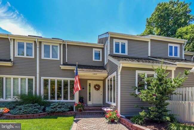 Building Photo - Experience elevated living in this beautifully renovated townhome nestled within the highly sough...
