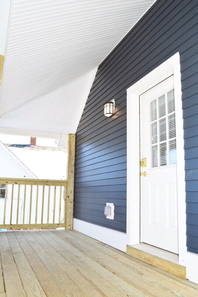 Building Photo - 220 North Ave