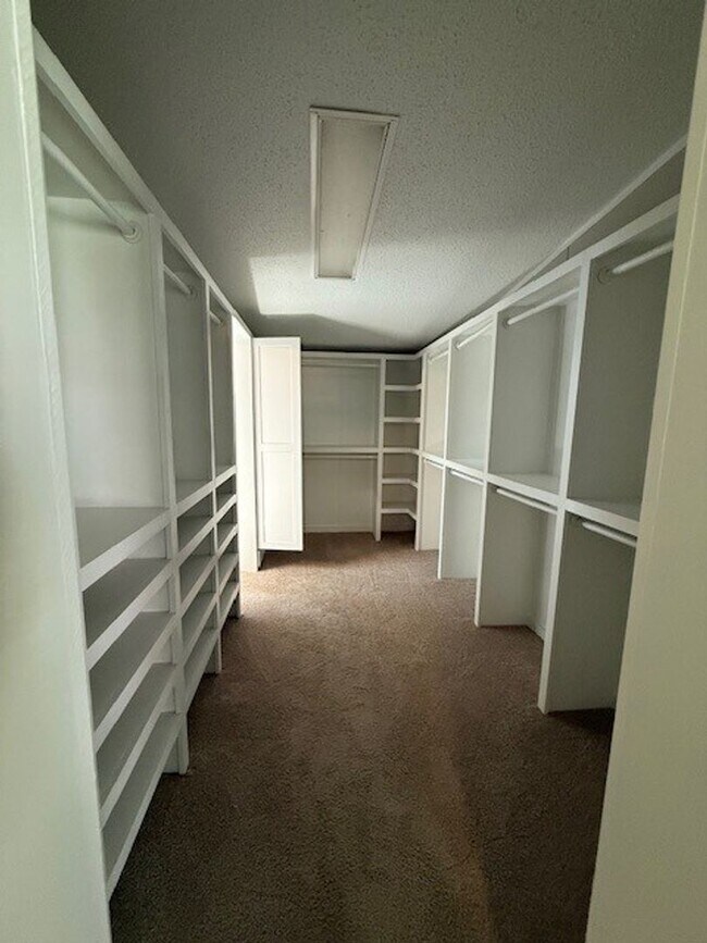 Building Photo - Available Now Spacious 3 Bedroom Home on P...